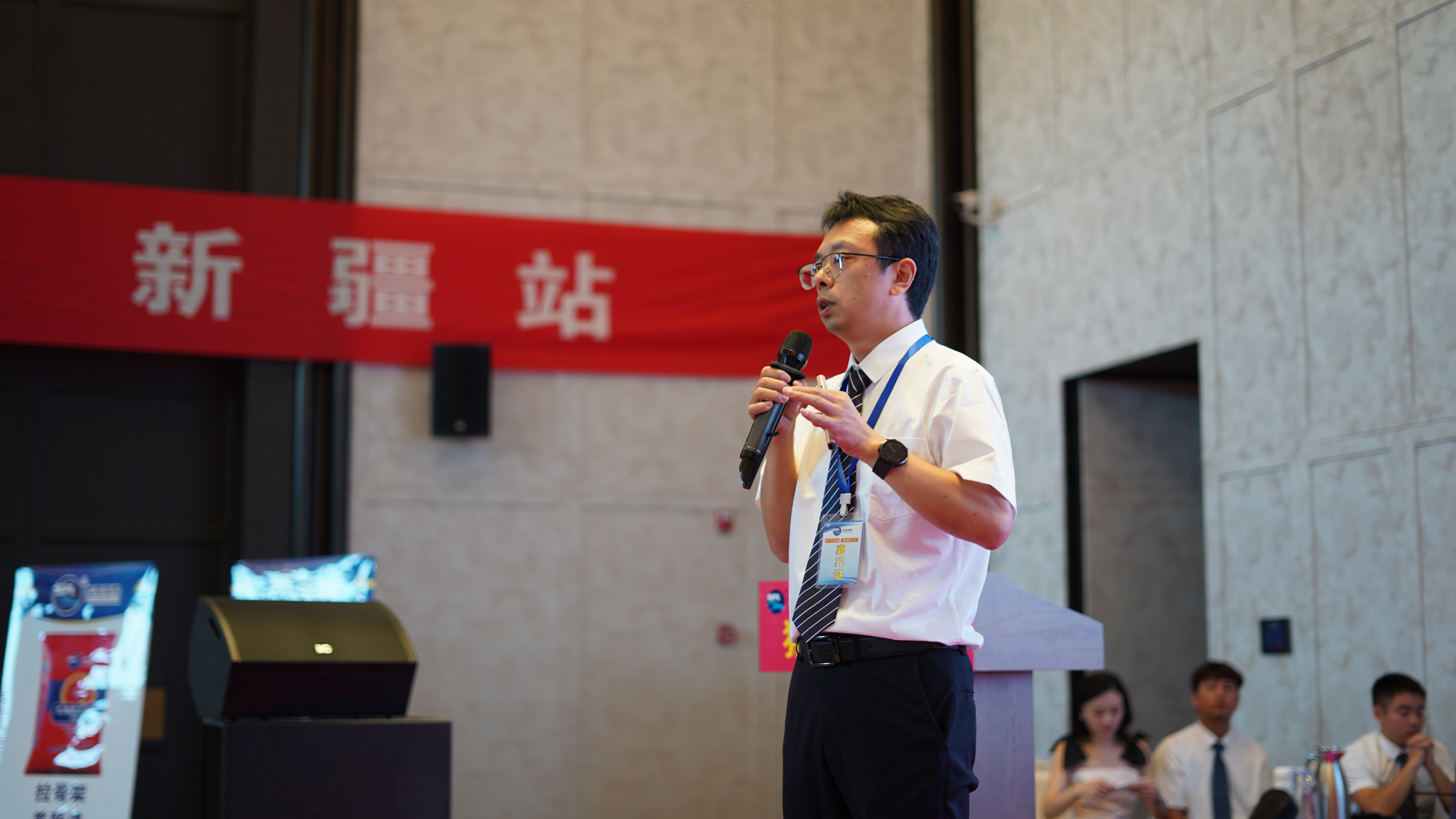 罗宏.jpg